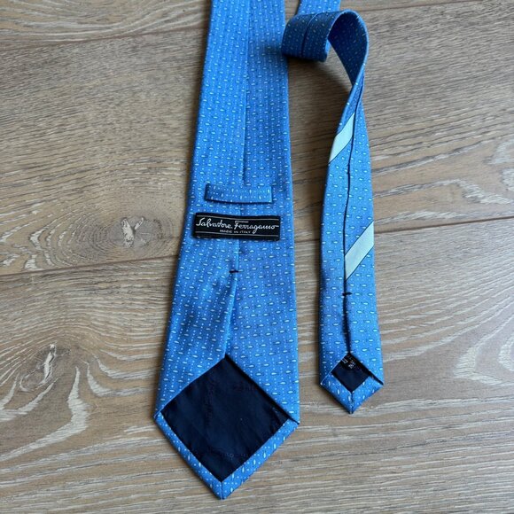 Salvatore Ferragamo Genuine Blue Fish Fishing Luxury Mens 100% Silk Tie Necktie - Picture 11 of 15